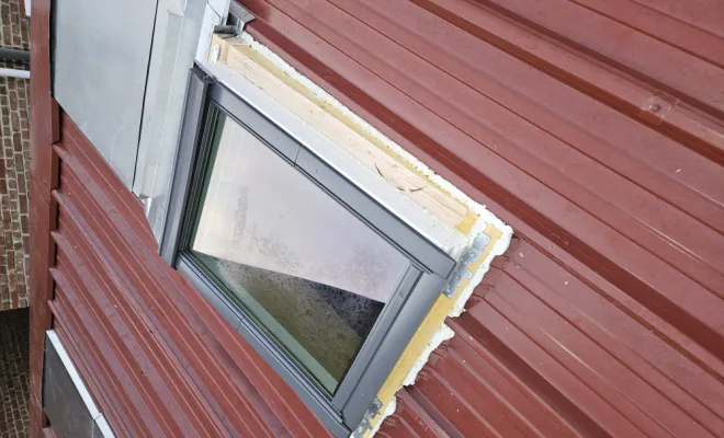 Réalisation d'une toiture bac acier avec isolation de 100mm, installation de VELUX et réalisation de costières en zinc. , Hazebrouck, Menuiserie Casseloise
