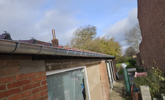 Réalisation d'une toiture bac acier avec isolation de 100mm, installation de VELUX et réalisation de costières en zinc. , Hazebrouck, Menuiserie Casseloise