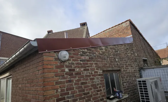 Nouveau chantier : Toiture bac acier, VELUX, volets solaires, gouttière et sa descente en zinc., Hazebrouck, Menuiserie Casseloise